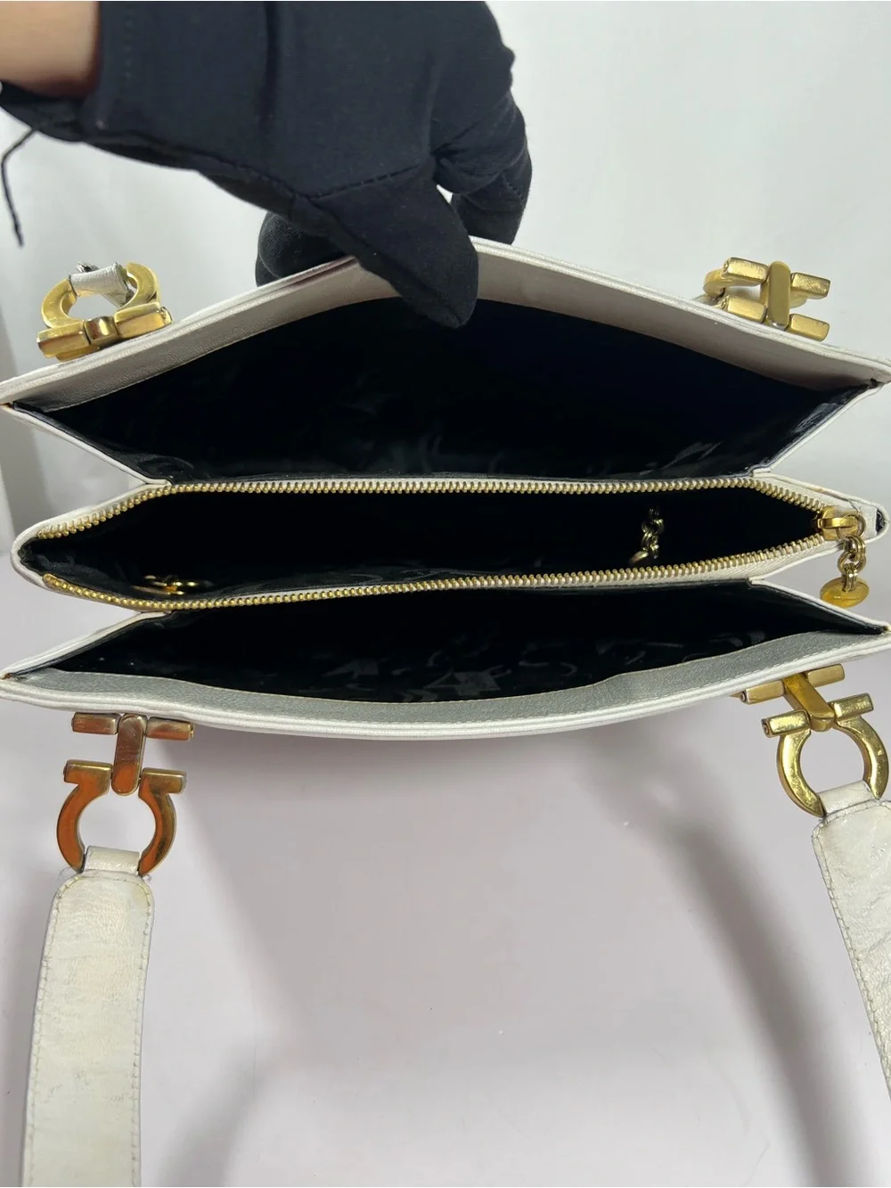 3080: Salvatore Ferragamo Gancini White Leather Shoulder Tote Bag
